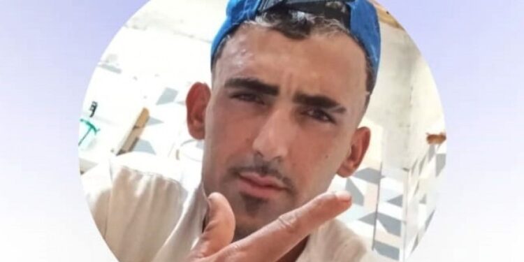 Homem é morto com mais de 15 tiros dentro de casa na frente da mãe e do filho